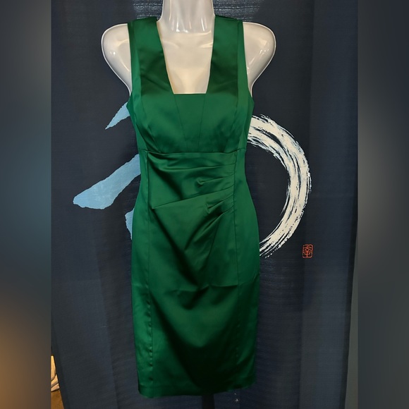 Gorgeous Jewel Tone Emerald Green Dress - Picture 1 of 5